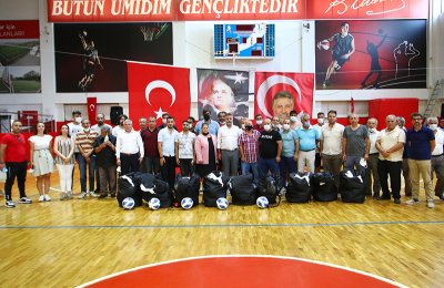 Bayraklıdaki 16 amatör spor kulübüne toplam 275 bin liralık destek